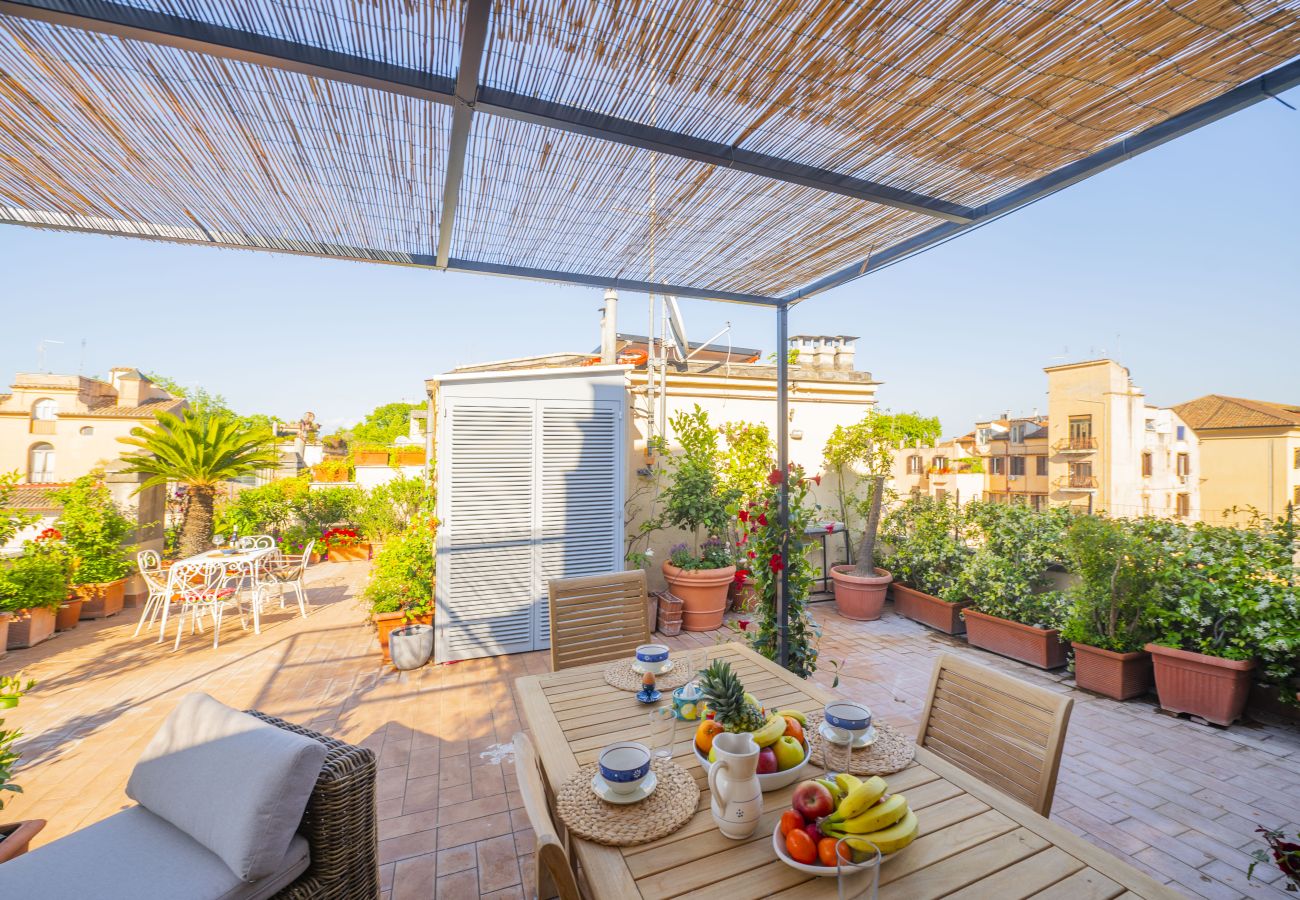 Appartamento a Roma - Trastevere Outstanding  4 BR Terraced Apartment