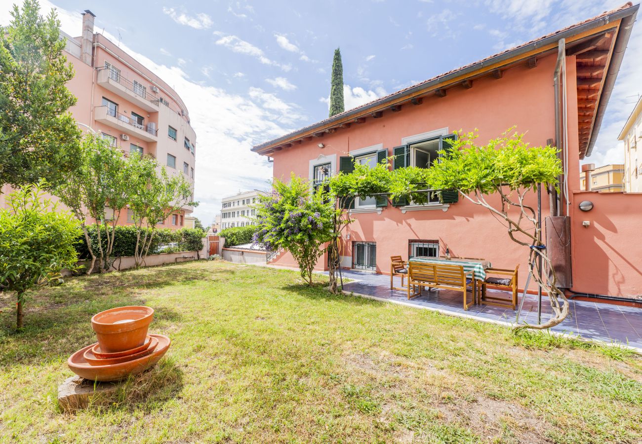 Appartamento a Roma - Lovely 2BR House in Beautiful Green Area