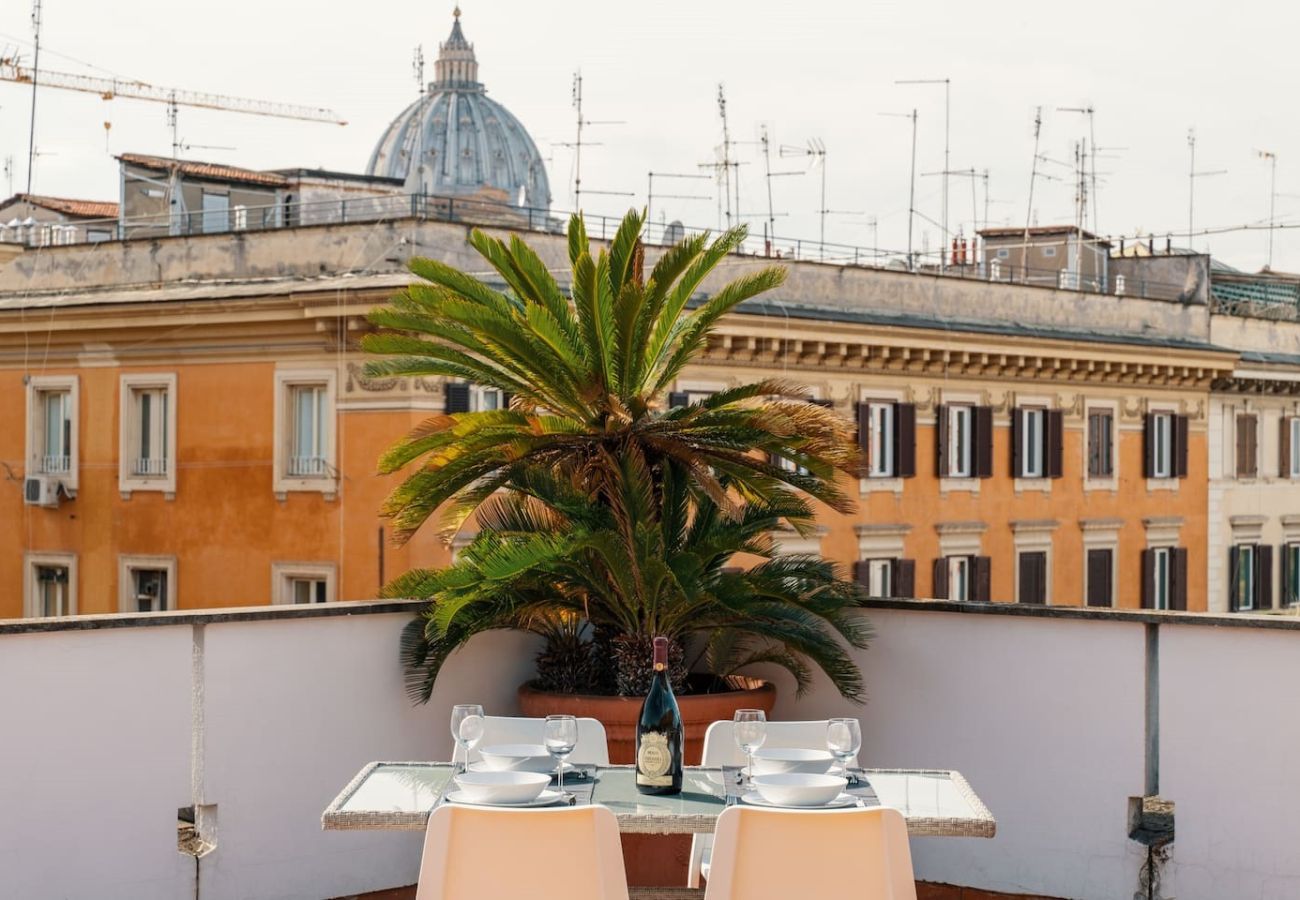 Appartamento a Roma - The Terrace with St. Peter view