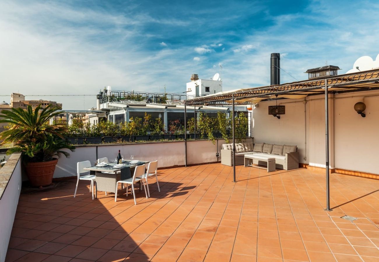 Appartamento a Roma - The Terrace with St. Peter view