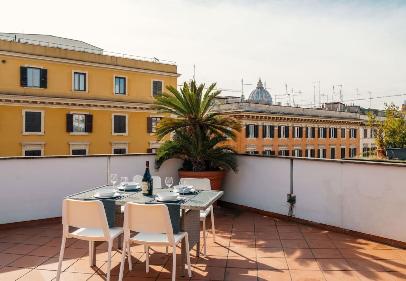 Appartamento a Roma - The Terrace with St. Peter view