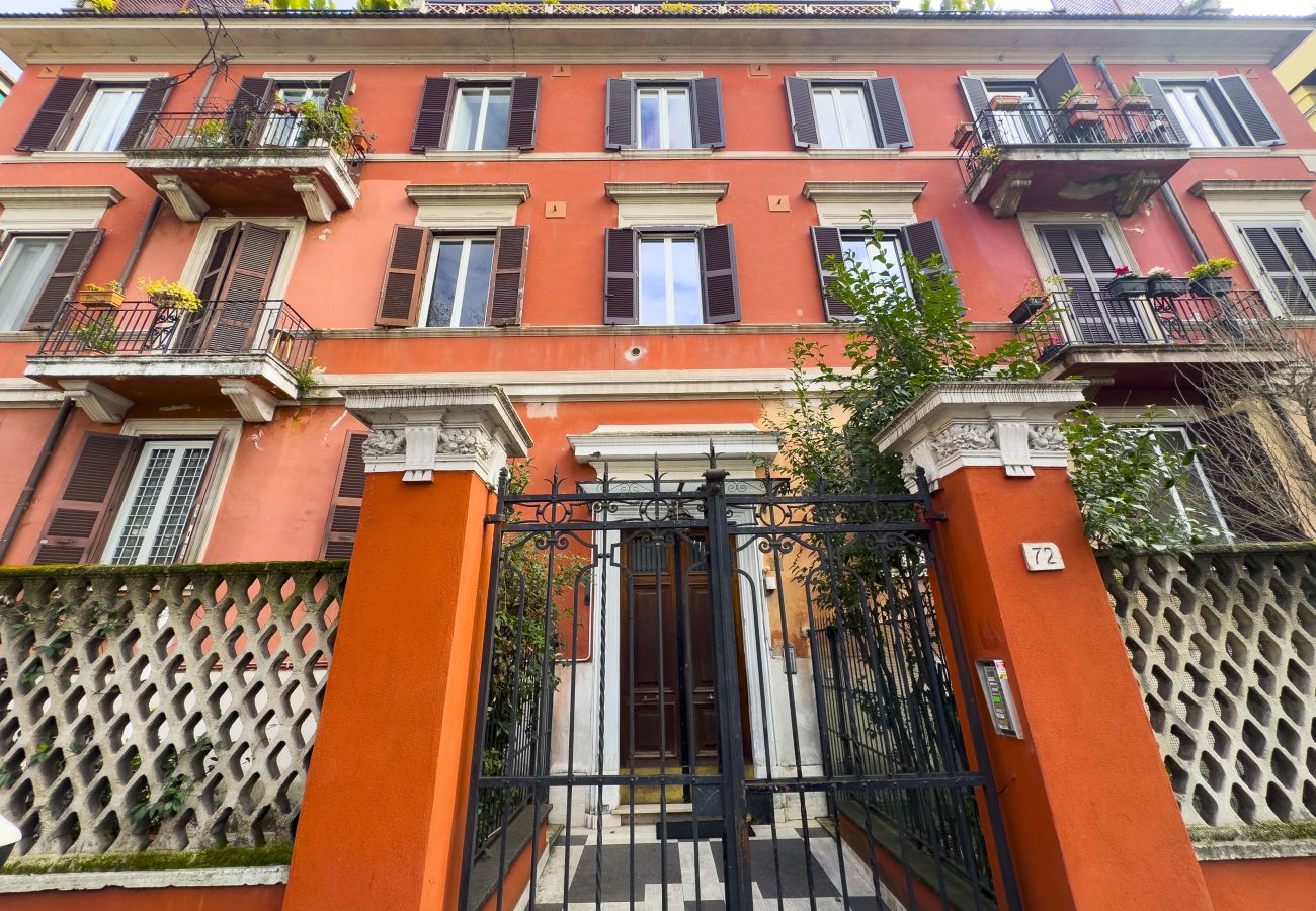 Appartamento a Roma - Romantic Terraced Escape in Elegant Neighbourhood