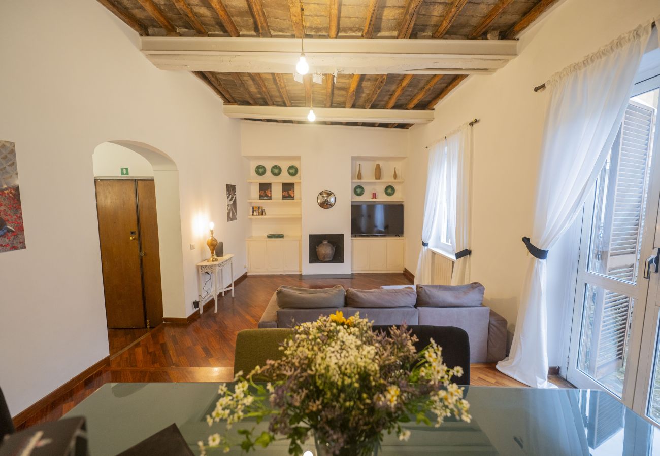 Apartment in Rome - Above Pantheon Roof