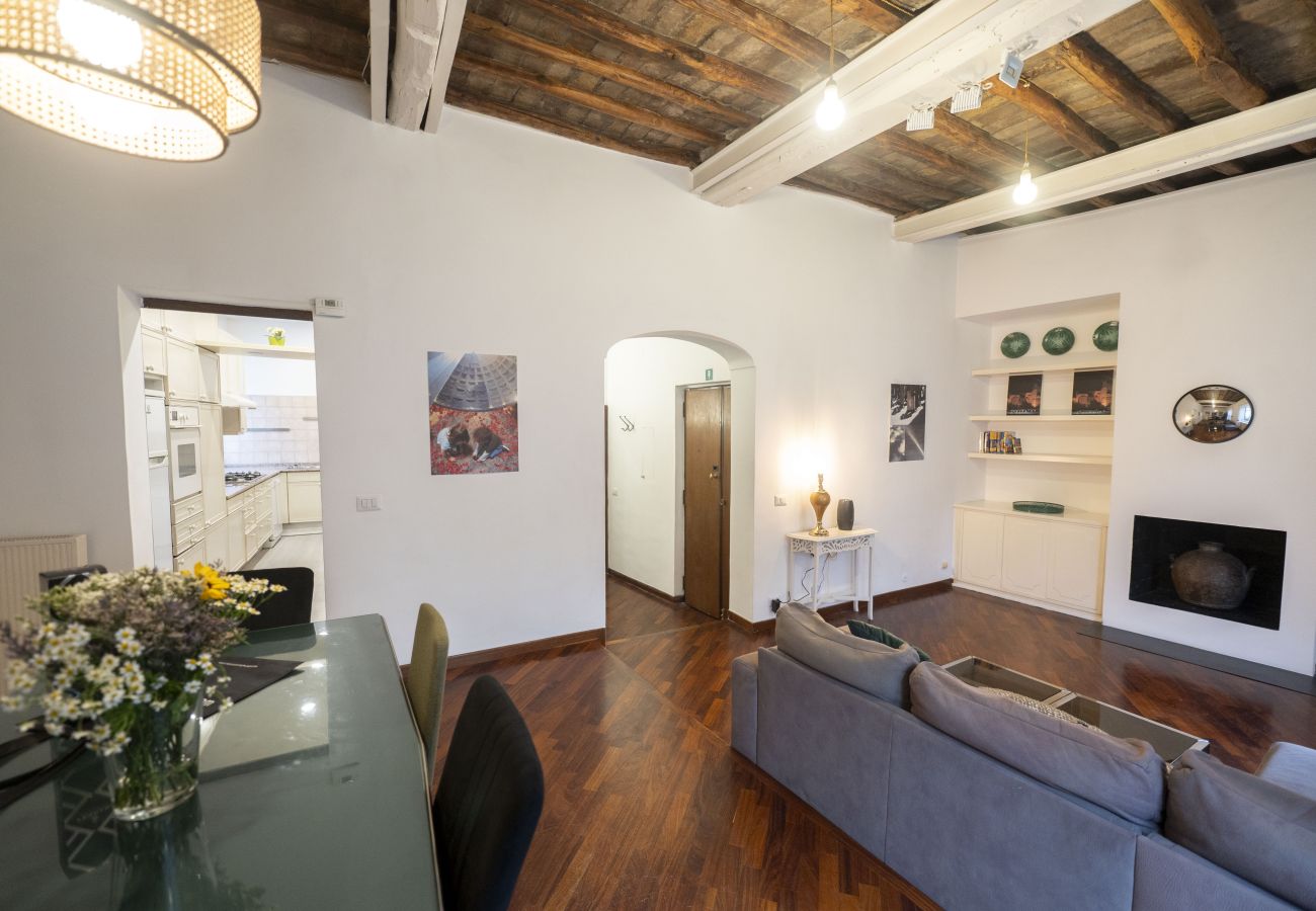 Apartment in Rome - Above Pantheon Roof