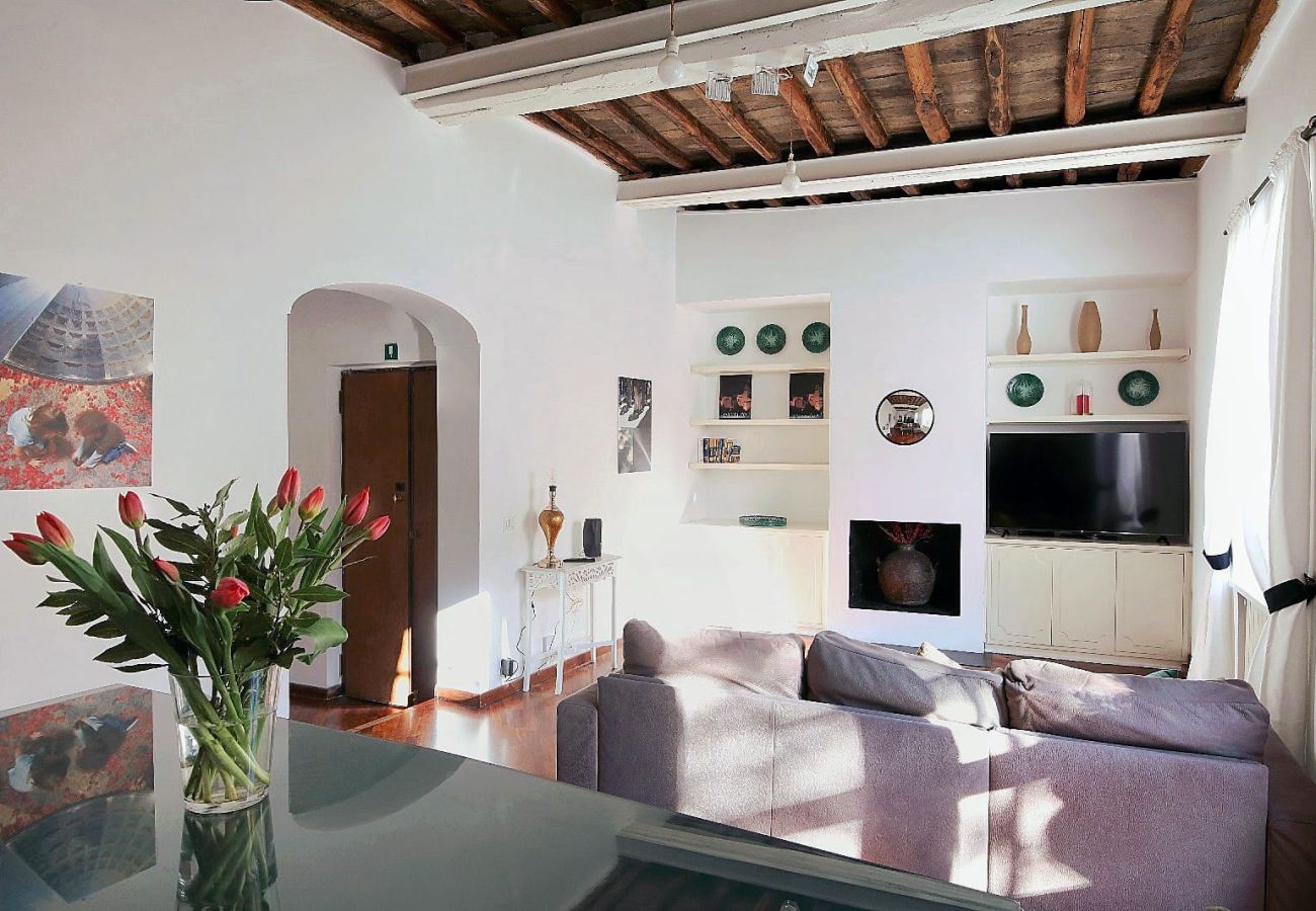 Apartment in Rome - Above Pantheon Roof