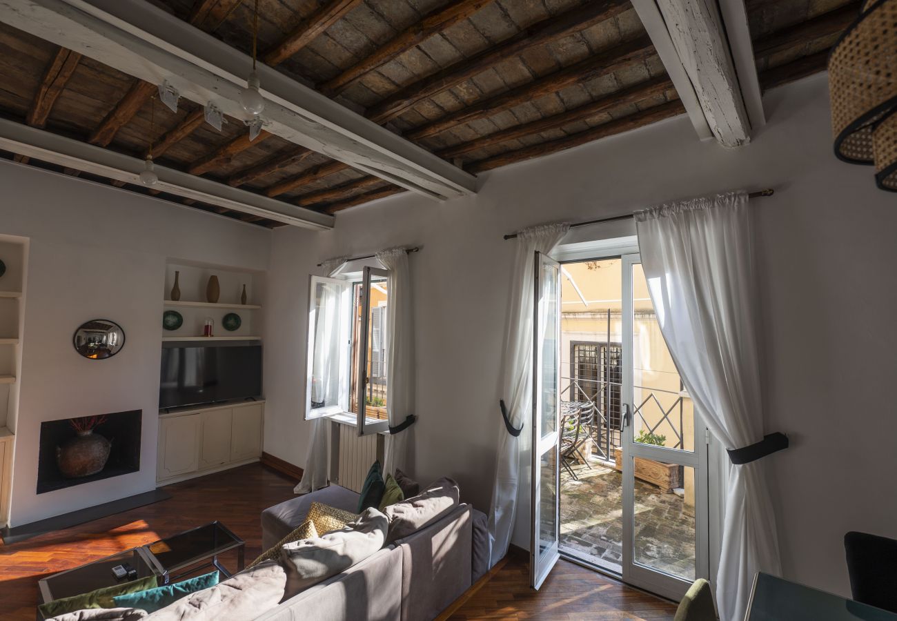 Apartment in Rome - Above Pantheon Roof