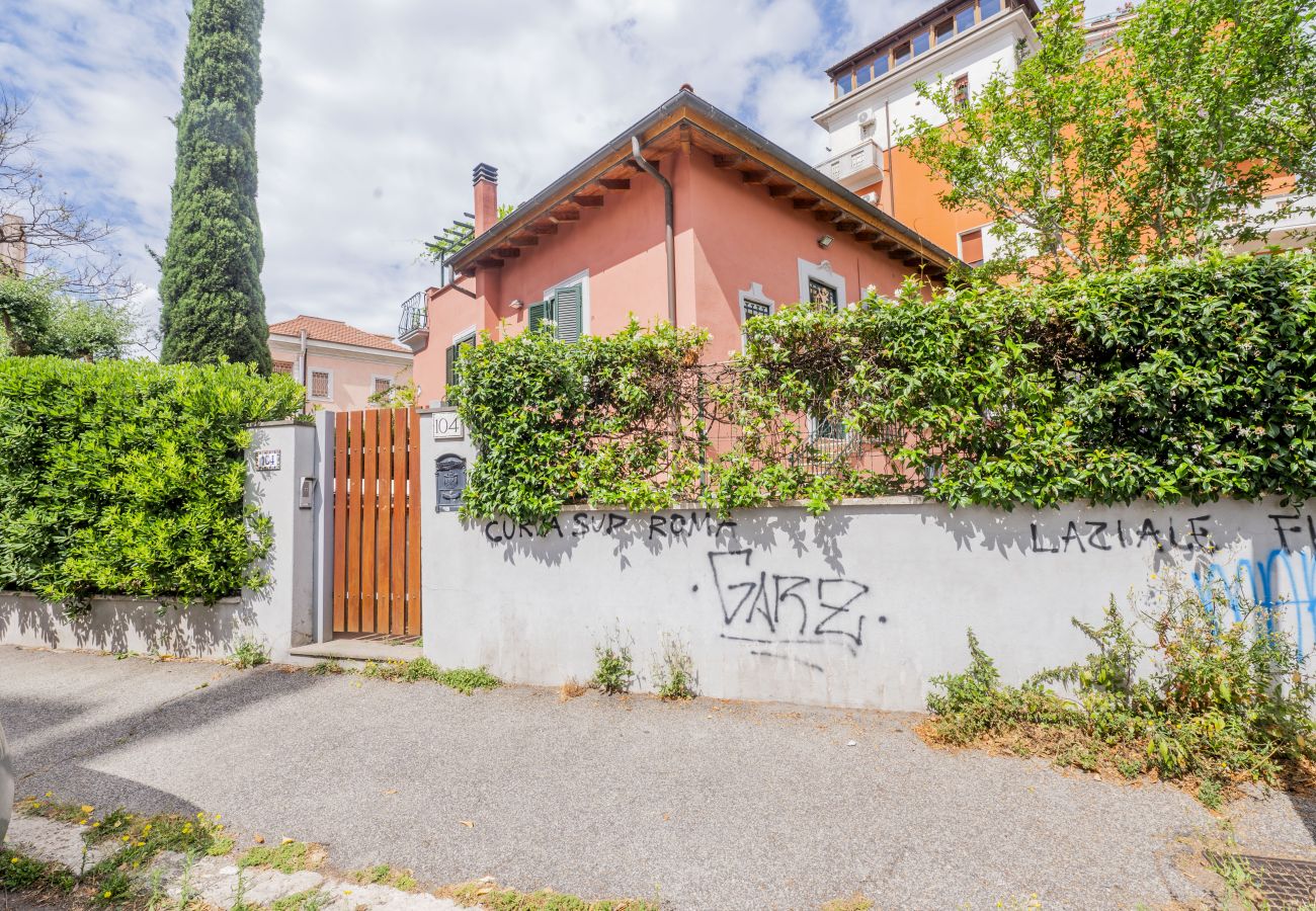 Apartment in Rome - Lovely 2BR House in Beautiful Green Area