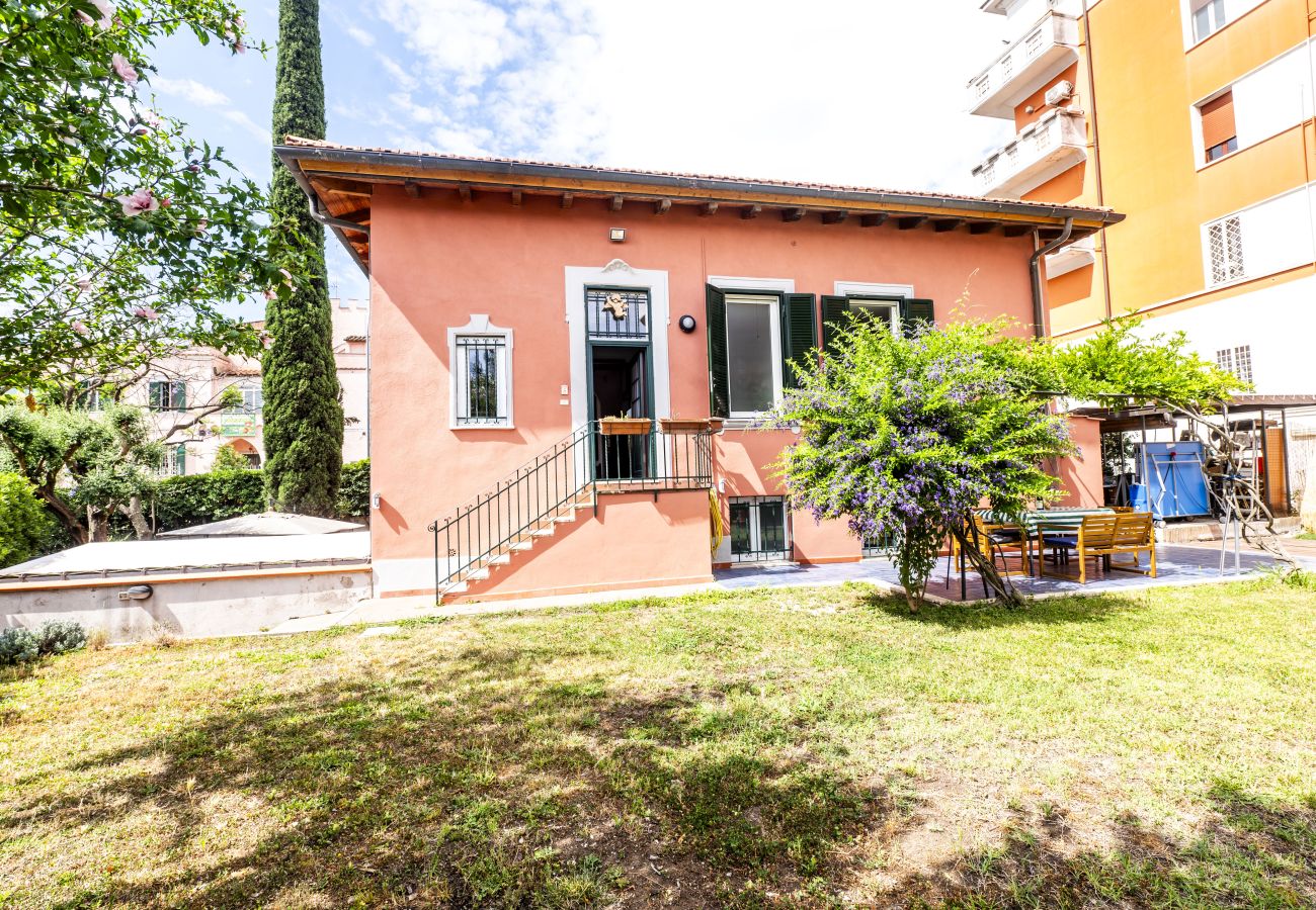 Apartment in Rome - Lovely 2BR House in Beautiful Green Area