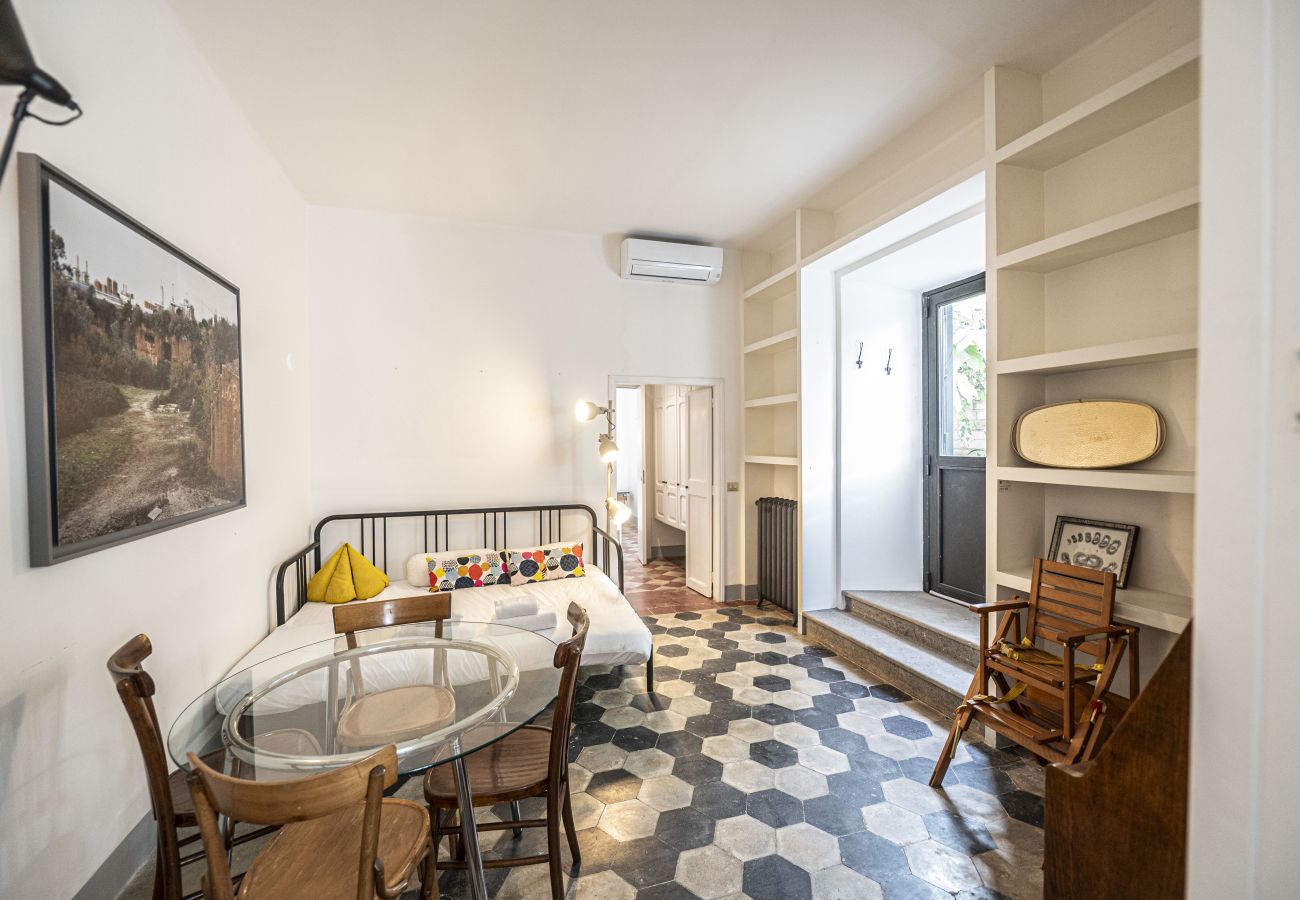 Apartment in Rome - Lovely Garden Apartment in Beautiful San Saba