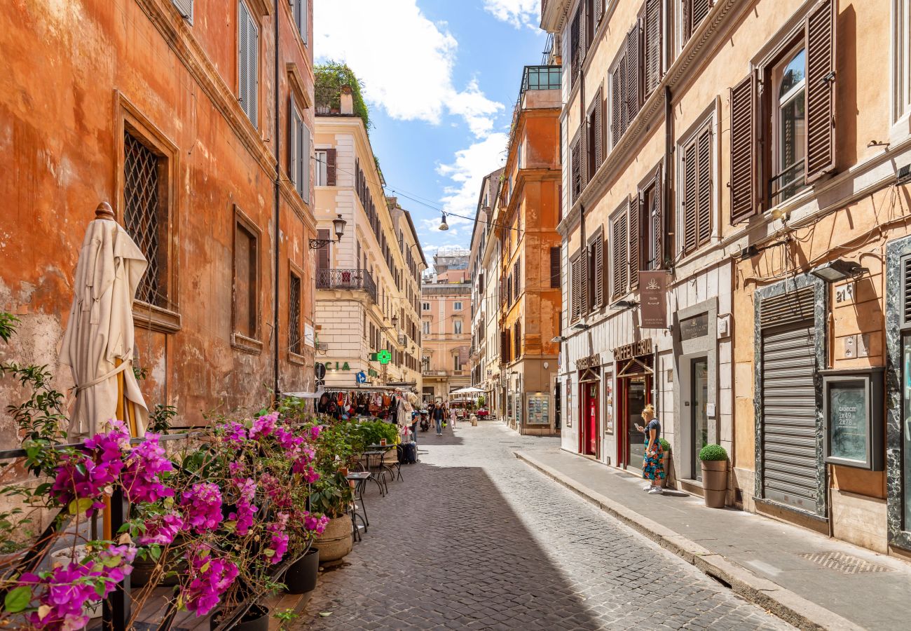 Apartment in Rome - Spanish Steps Modern Gem