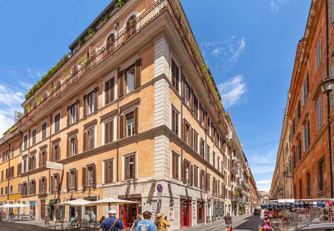 Apartment in Rome - Spanish Steps Modern Gem