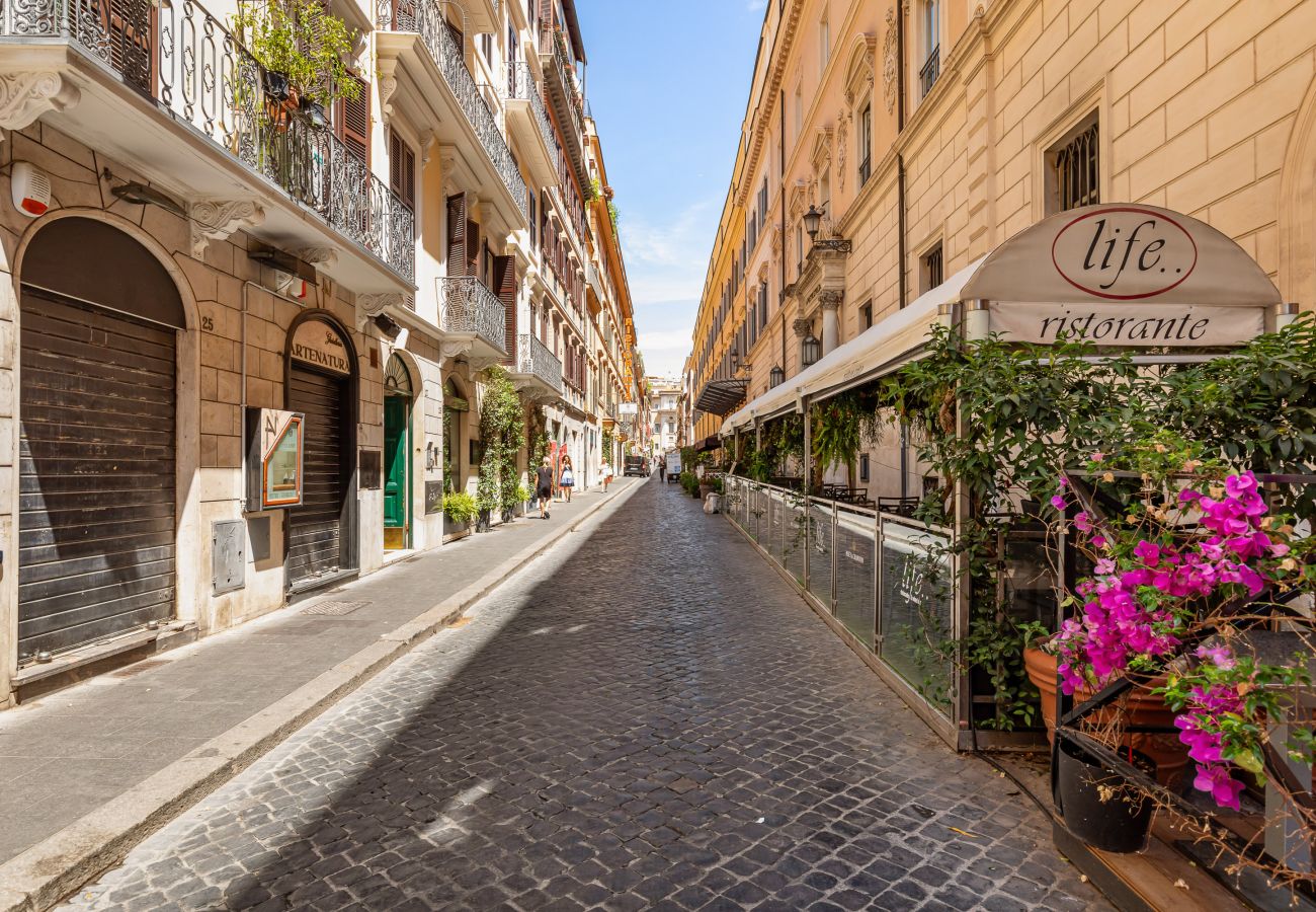 Apartment in Rome - Spanish Steps Modern Gem