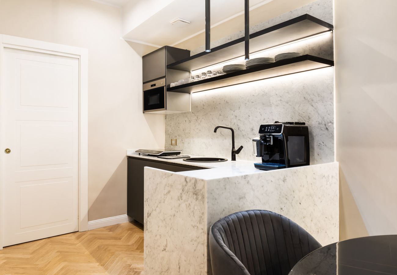 Apartment in Rome - Spanish Steps Modern Gem