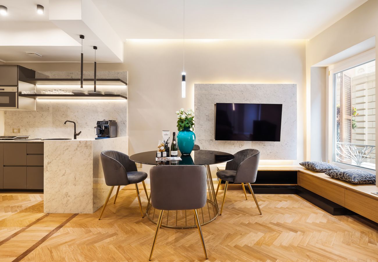 Apartment in Rome - Spanish Steps Modern Gem