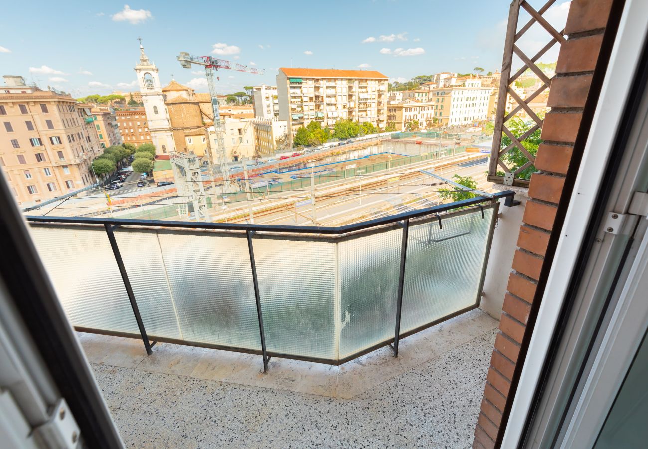 Apartment in Rome - Luminous Family Apt with Balcony by St Peter's