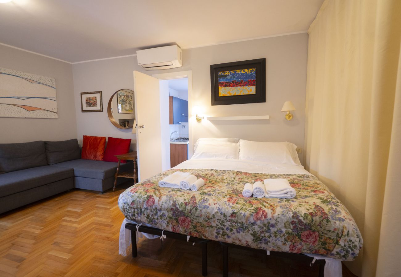 Apartment in Rome - Your Piazza Navona Hideaway with Terrace