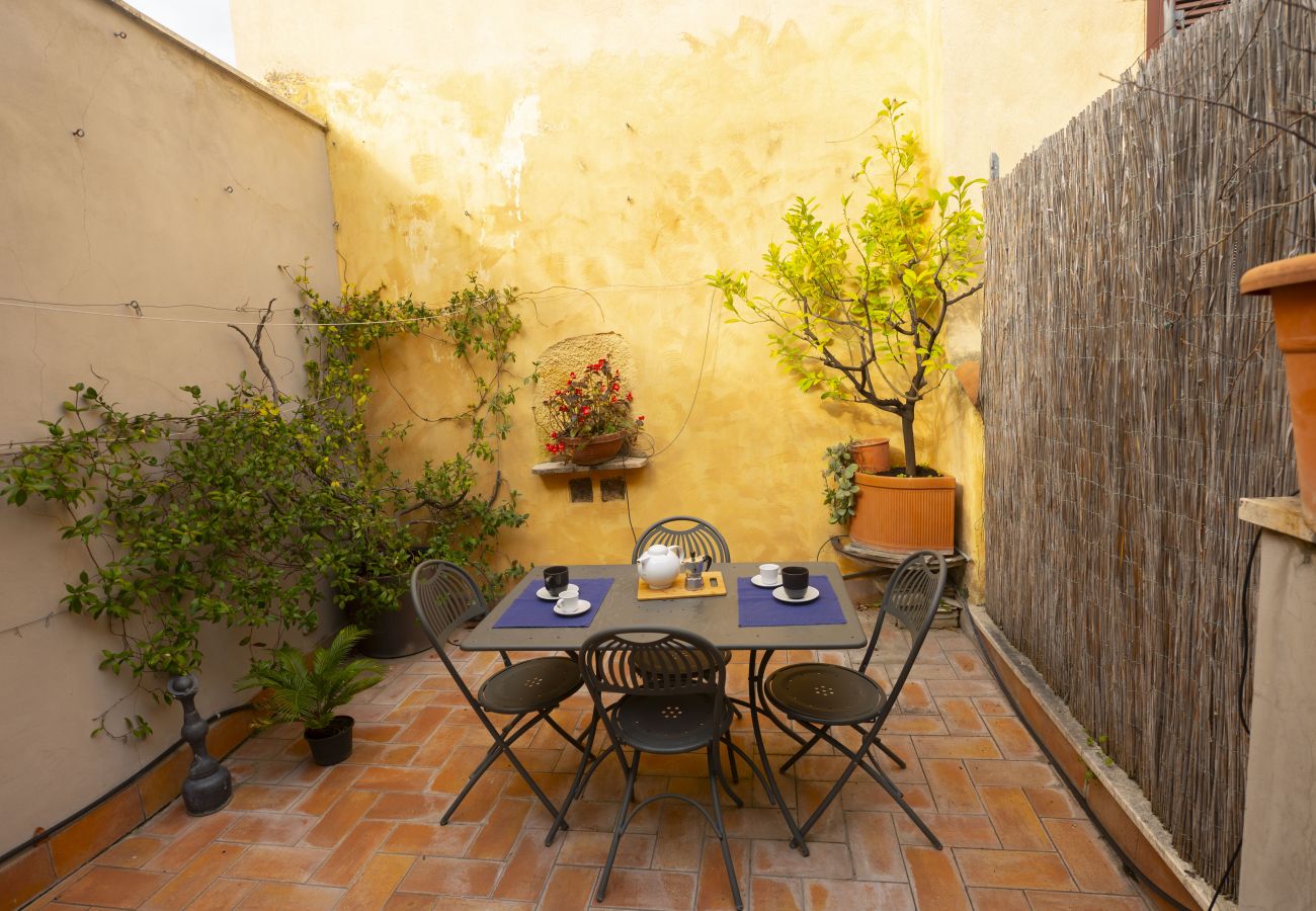 Apartment in Rome - Your Piazza Navona Hideaway with Terrace