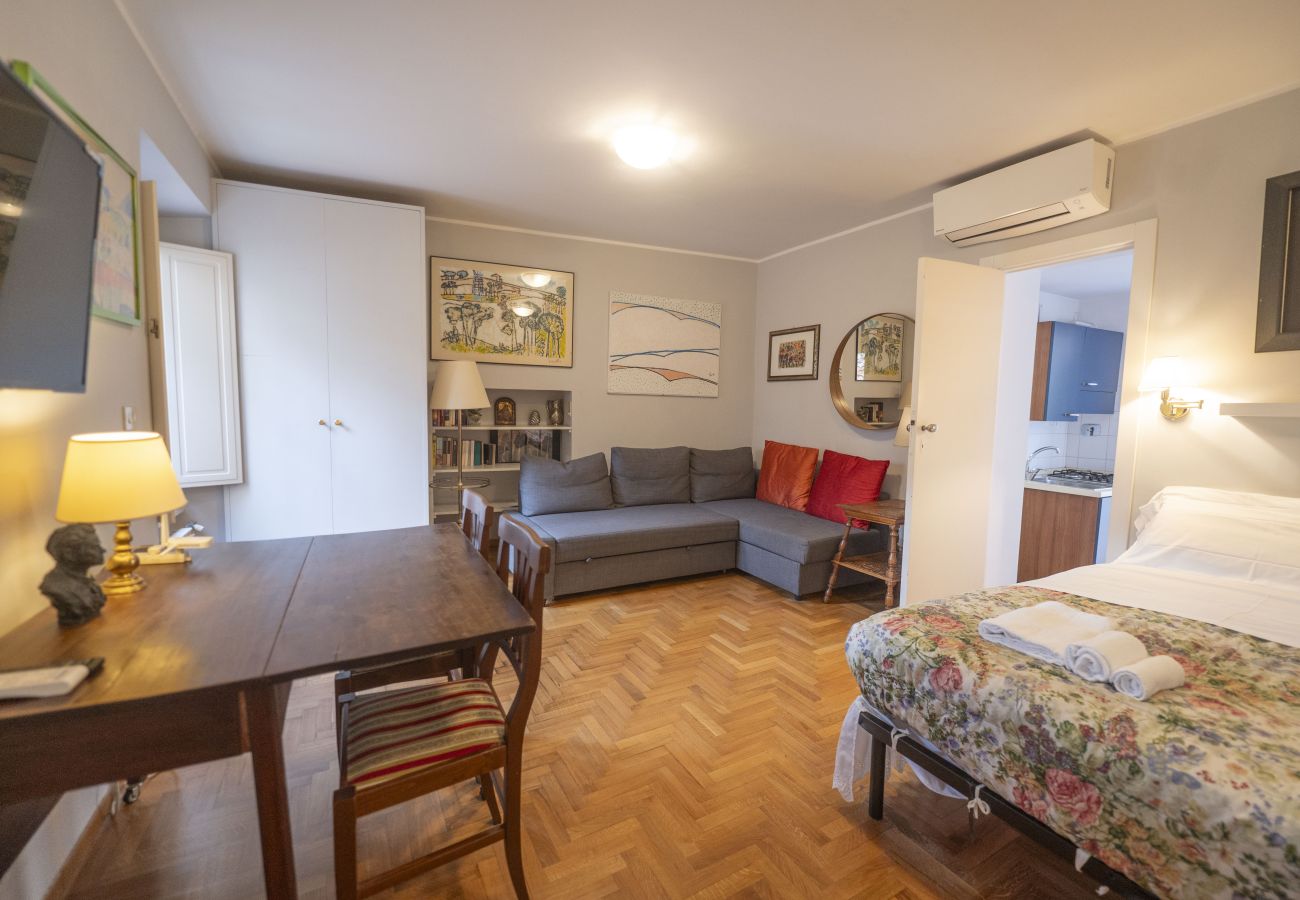 Apartment in Rome - Your Piazza Navona Hideaway with Terrace