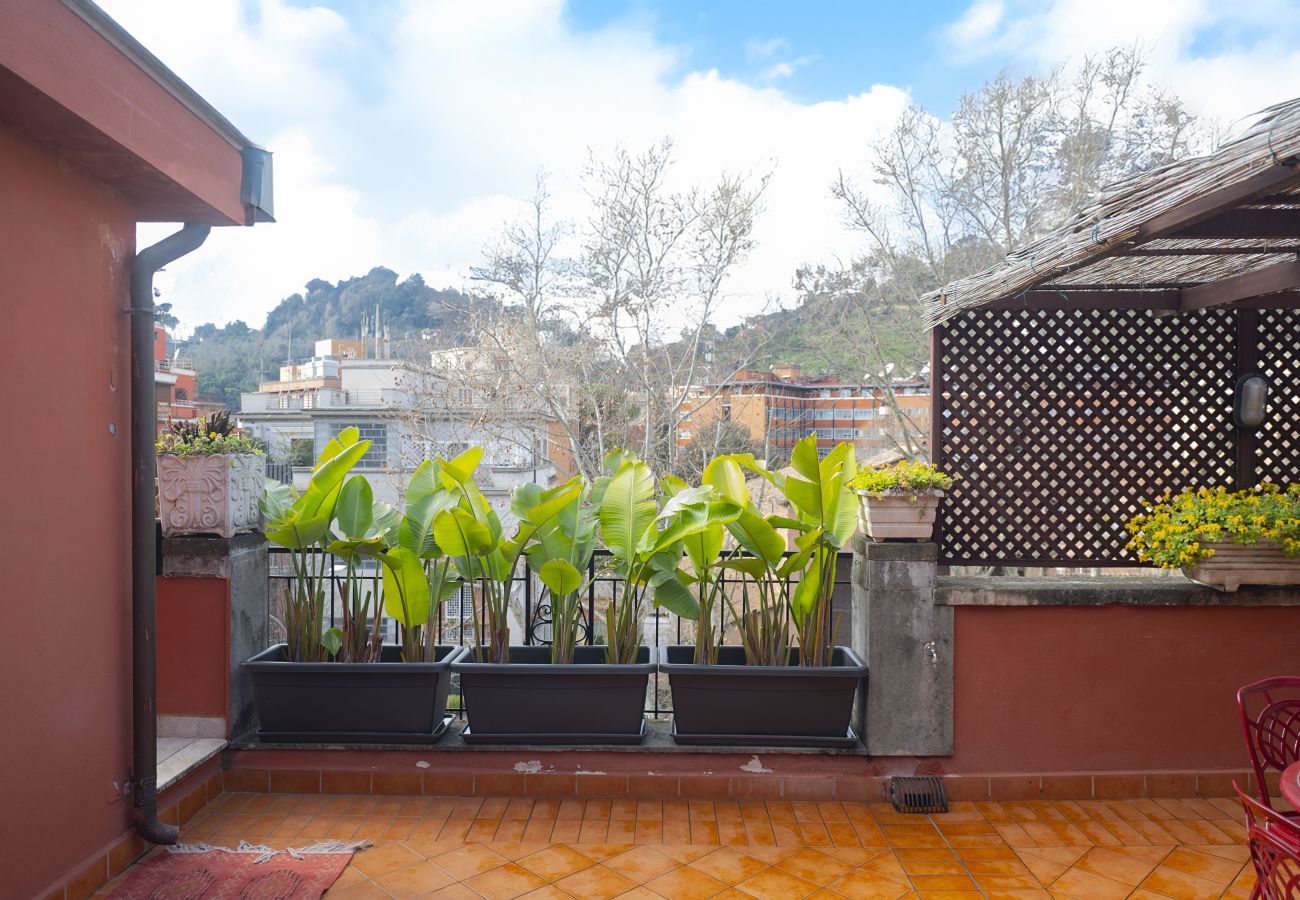 Apartment in Rome - Romantic Terraced Escape in Elegant Neighbourhood